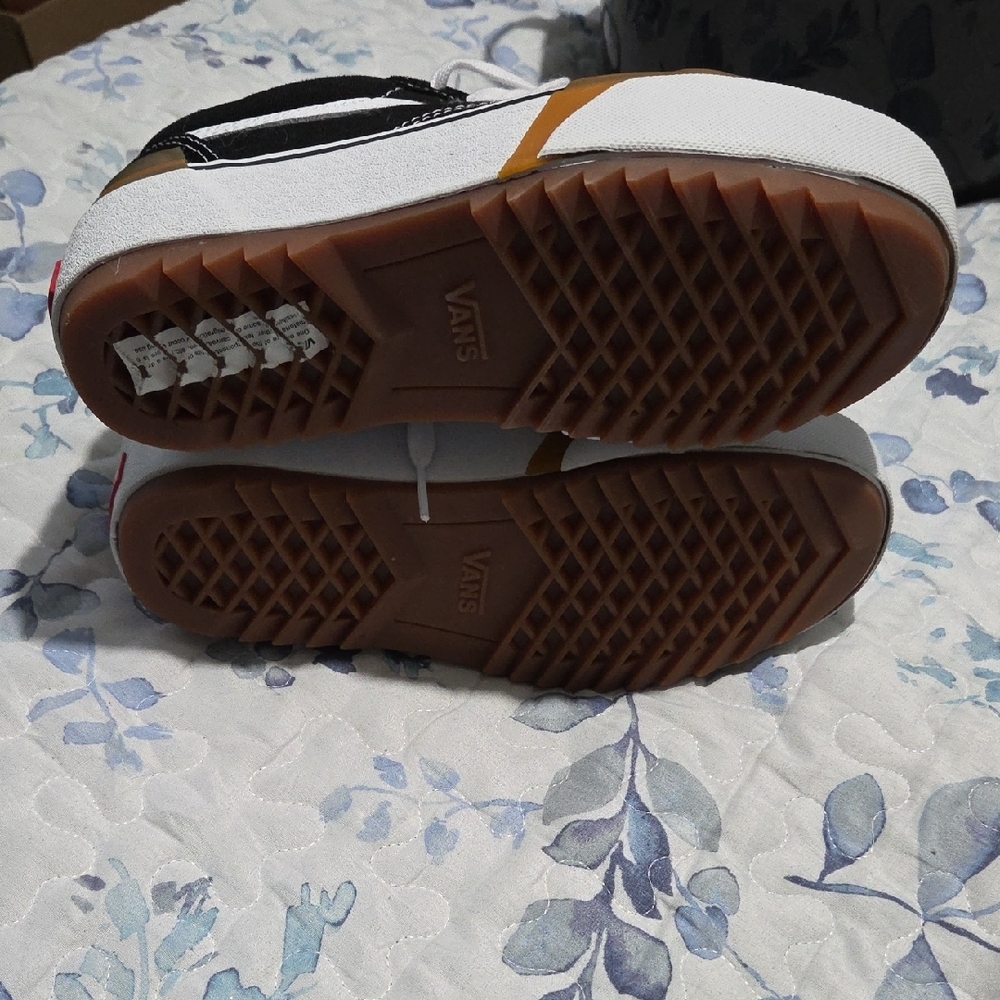 Vans Black and White Platform Sneakers with Brown Accents - Picture 4 of 5